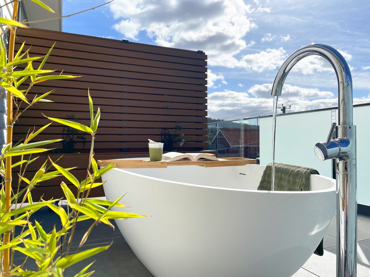 Penthouse Bath E3 – Smaller